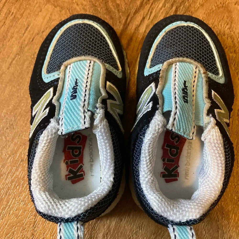 Bundle of infant mixed name brand shoes and slippers! - Picture 2 of 16